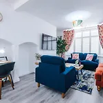 Lincroft House - 3Bed Luxury Retreat Serviced Holiday Home Away From Home