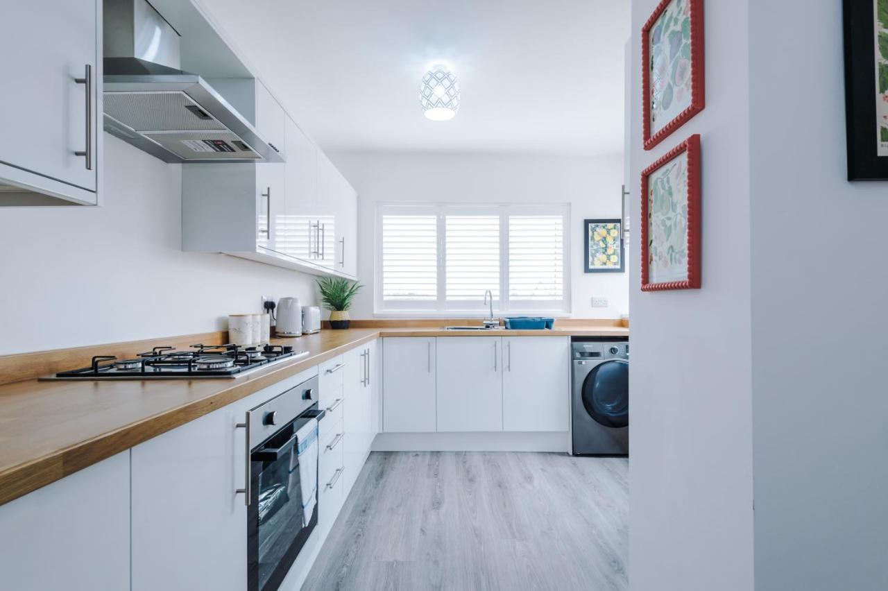 Lincroft House - 3bed Luxury Retreat Serviced Away From *