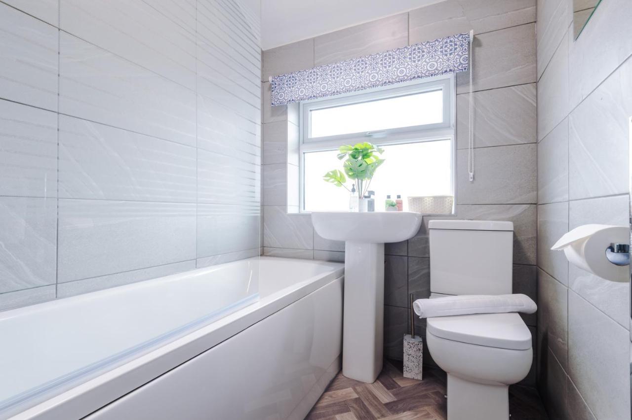 Lincroft House - 3bed Luxury Retreat Serviced Away From * Coventry