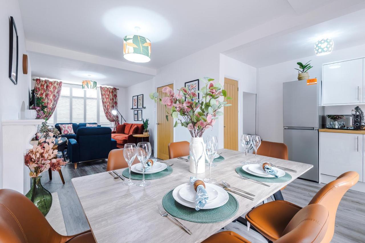Lincroft House - 3bed Luxury Retreat Serviced Away From *