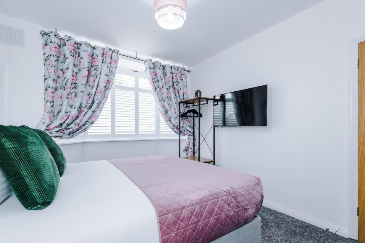 Lincroft House - 3bed Luxury Retreat Serviced Away From Holiday home Coventry