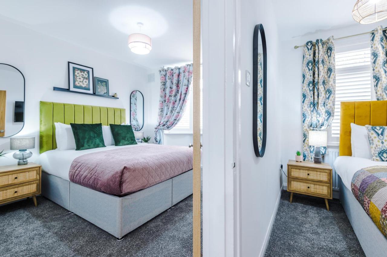 Lincroft House - 3bed Luxury Retreat Serviced Away From Holiday home Coventry