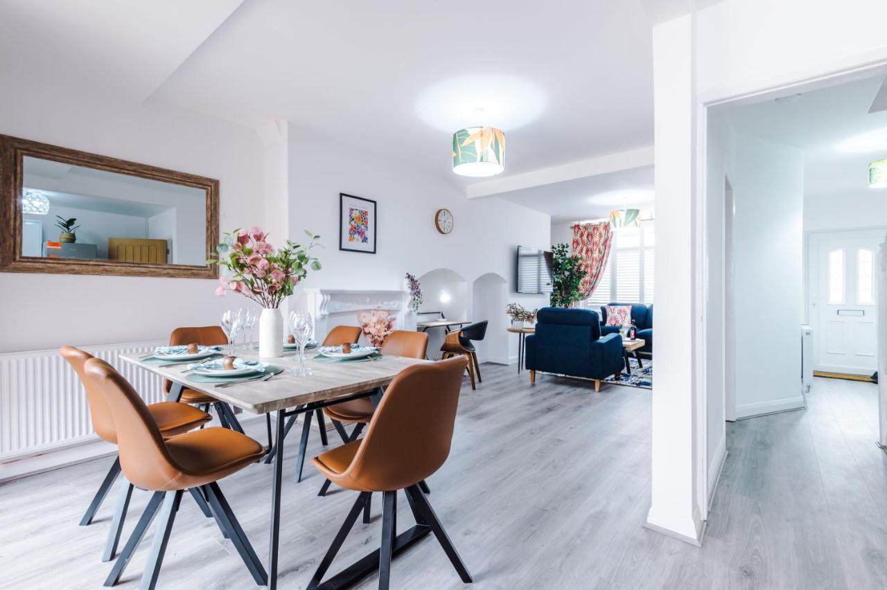 Lincroft House - 3bed Luxury Retreat Serviced Away From *